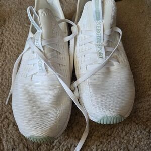 New Balance White Mesh Women's Sneaker with Subtle Mint Trim